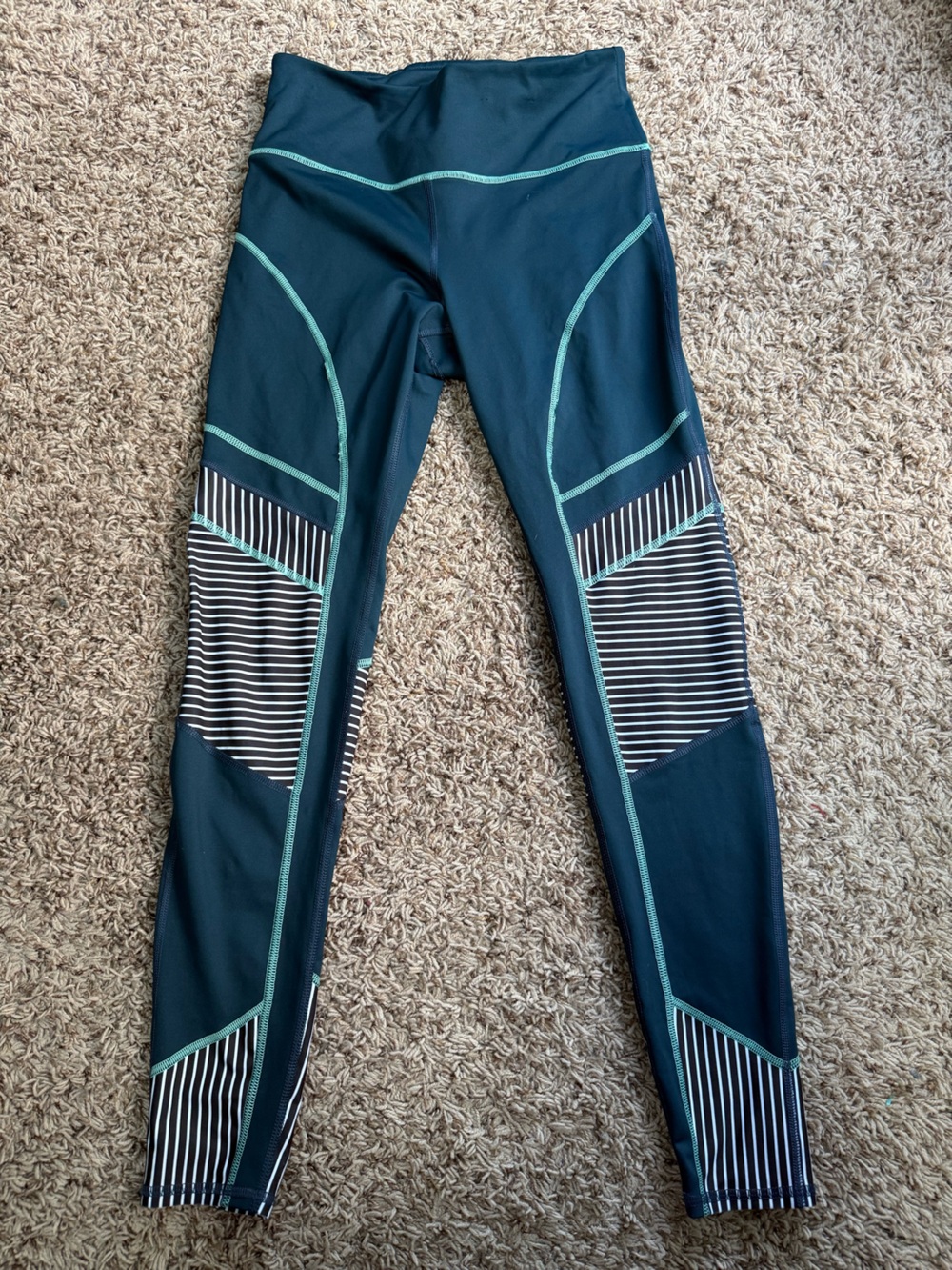 Fila Sport -Dark Teal leggings with geometric stripe pattern (med) EUC